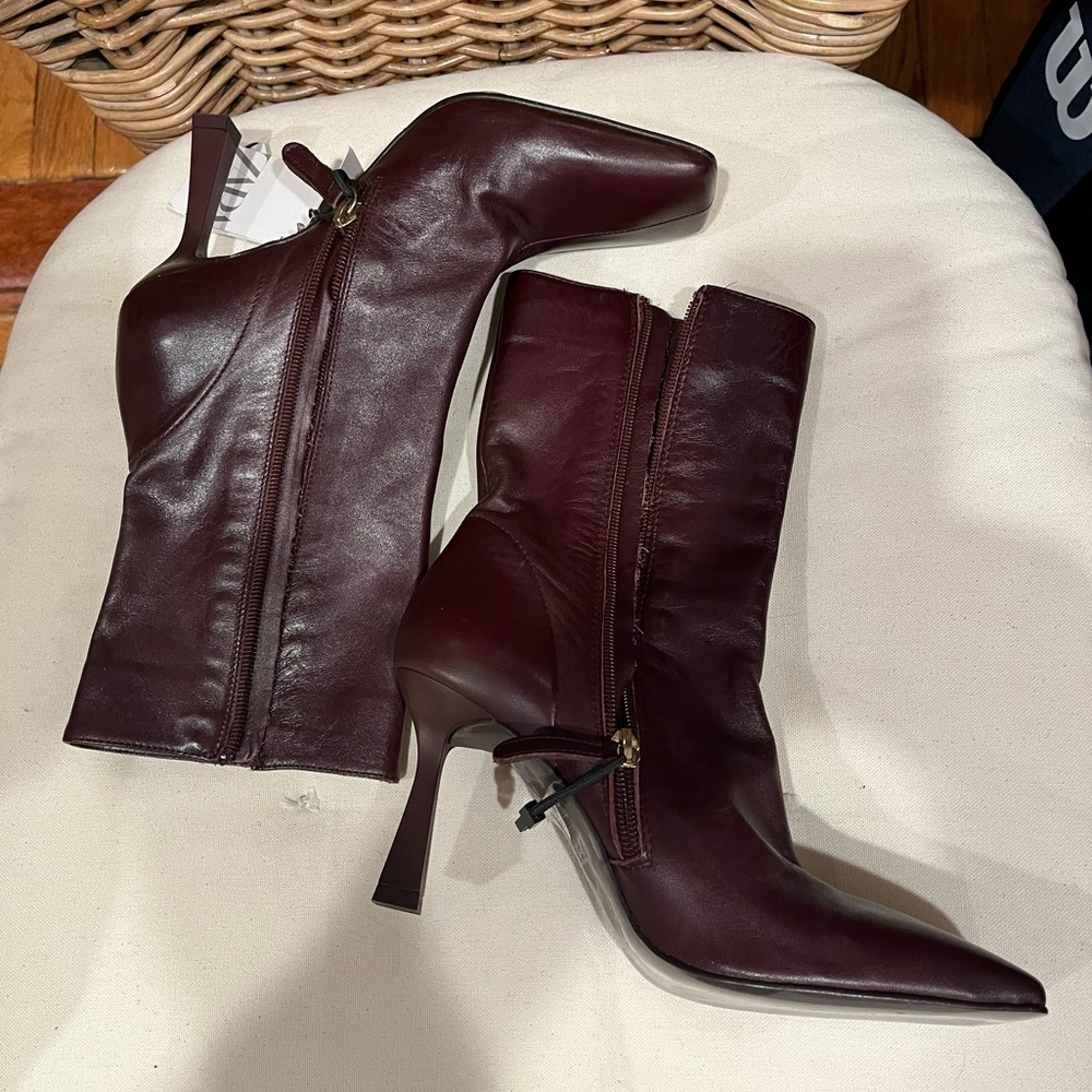 NWT Maroon boots